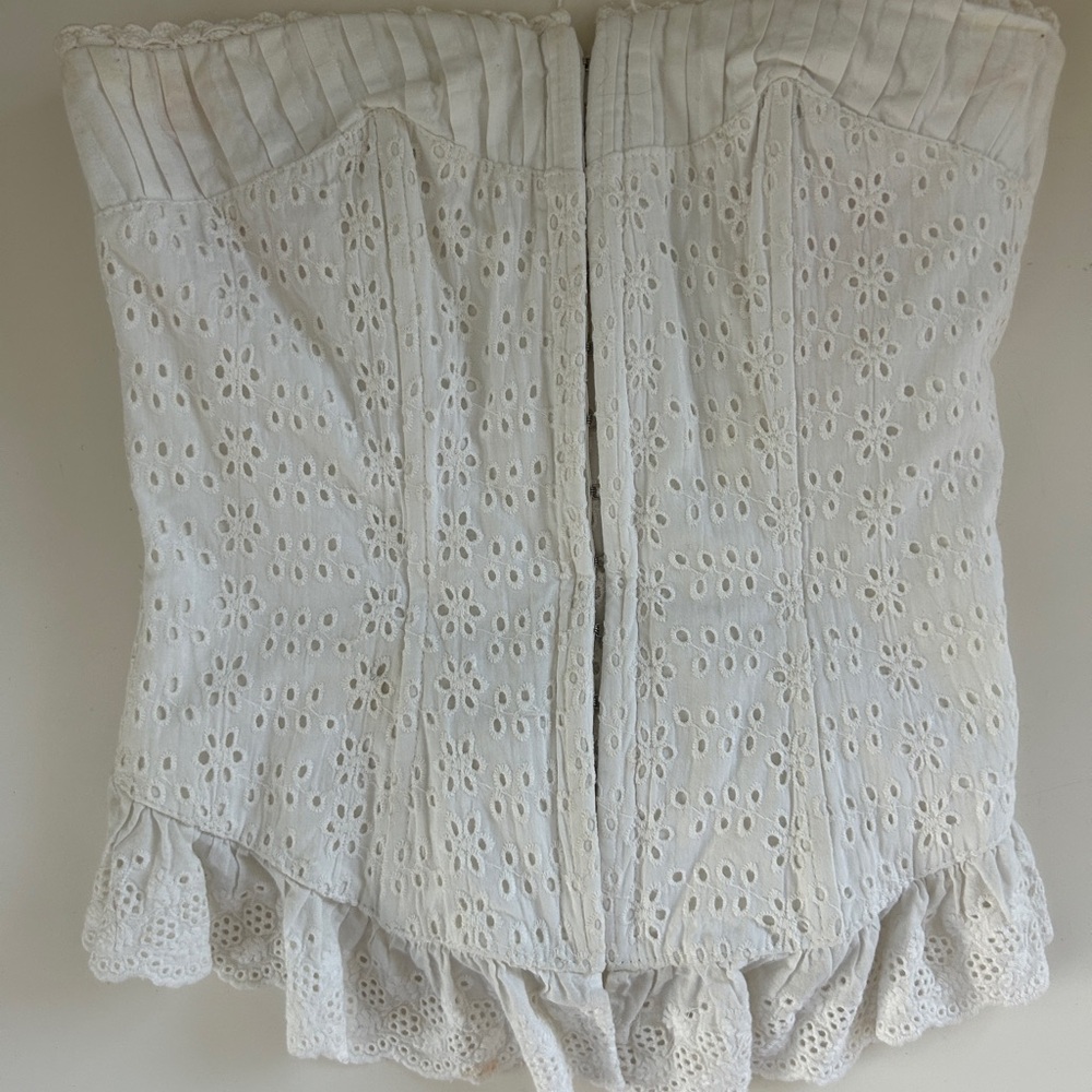 🤍 BETSEY JOHNSON White Eyelet Ruffle Corset Top